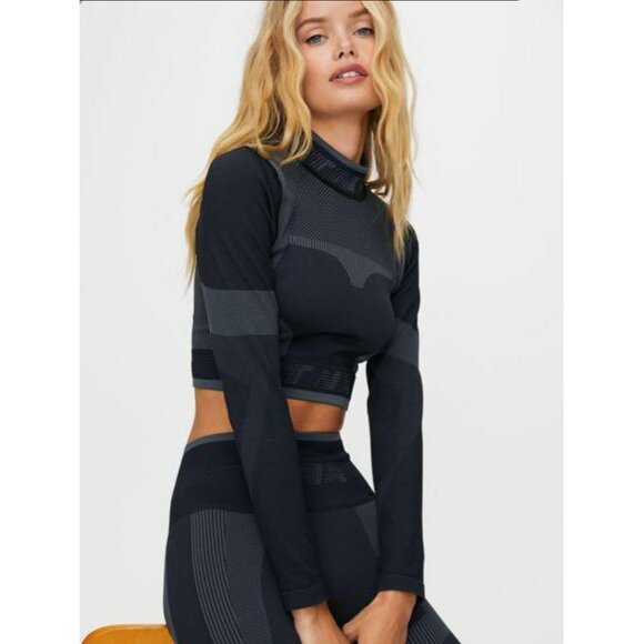 TNA Ventura Cropped Long Sleeve | Colorblock | Aritzia - Picture 1 of 7